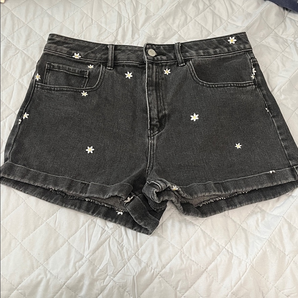 🩳BOGO🧡PacSun Black Denim Shorts with White Floral Embroidery